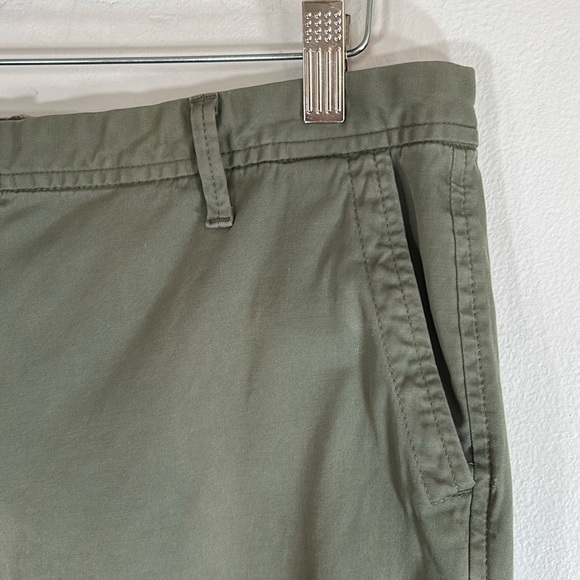 Talbots Girlfriend Chino Mid-Rise Women’s Size 8 Army Green Relaxed Fit Chinos - Picture 4 of 13